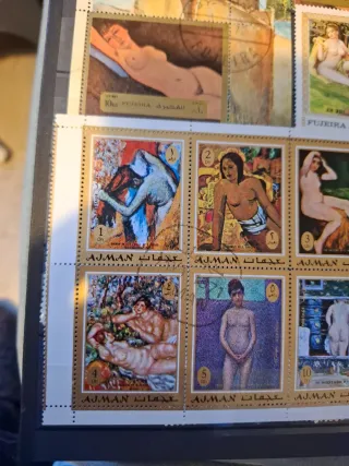 Sellos con pinturas de desnudos femeninos