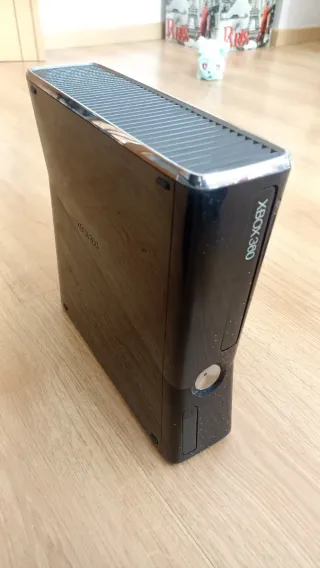 Xbox 360 Slim 250GB + Mando Negro