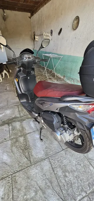 Moto SYM 125 Scooter Negra Automática