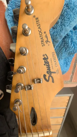 Guitarra Squier Stratocaster Negra