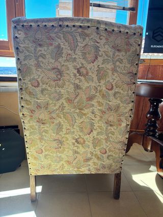 Sillón orejero estampado