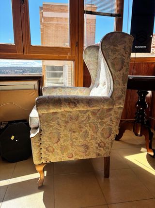 Sillón orejero estampado