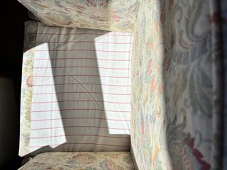 Sillón orejero estampado