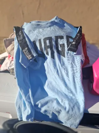 Consegna di abbigliamento taglia S di varie marche: gonne e pantaloni