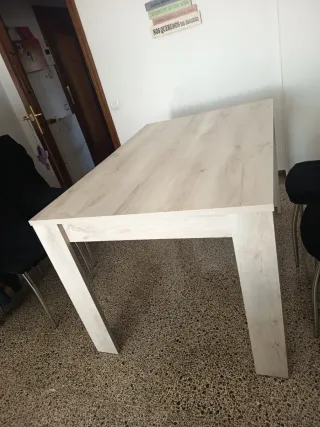 Mesa de comedor madera clara( EXTENSIBLE)