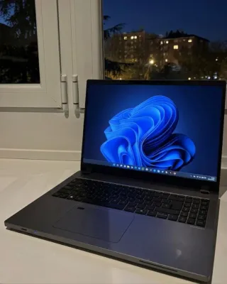 Acer TravelMate P2 16 Intel Core i5 16GB RAM 512GB