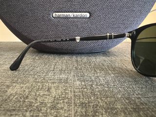 Gafas de sol Persol negras y verdes