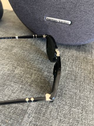 Gafas de sol Persol negras y verdes