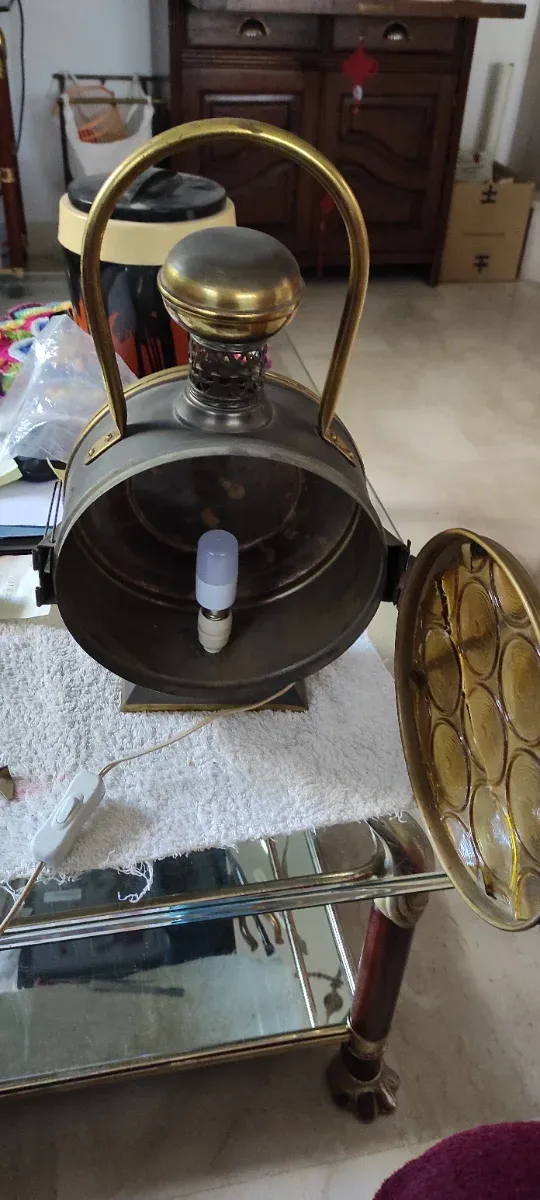 Lámpara de mesa antigua metal y cristal