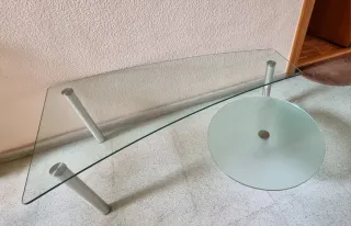 Mesa de centro cristal y metal.