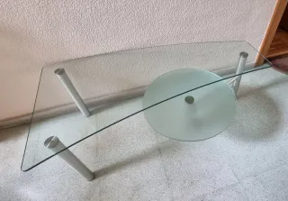 Mesa de centro cristal y metal.