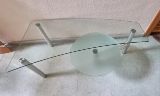 Mesa de centro cristal y metal.