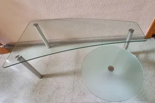Mesa de centro cristal y metal.