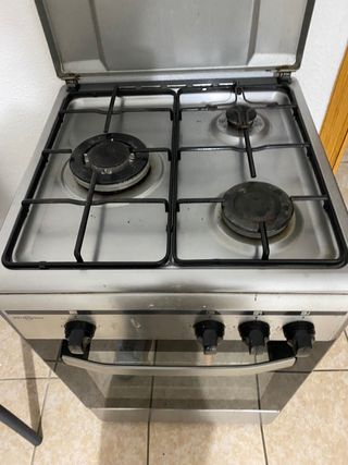 Cocina de gas con horno 3 fuegos (Peñiscola)