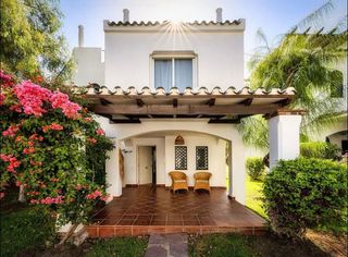 Casa adosada en alquiler en Los Naranjos - Las Brisas en Marbella