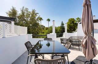 Casa adosada en alquiler en Los Naranjos - Las Brisas en Marbella