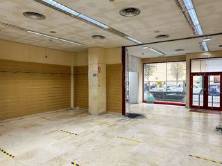 Local comercial en alquiler en El Llano en Gijón