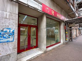 Local comercial en alquiler en El Llano en Gijón