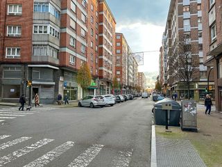 Local comercial en alquiler en El Llano en Gijón