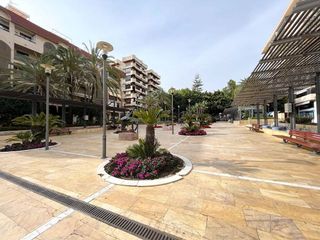Local comercial en alquiler en Playa Bajadilla - Puertos en Marbella