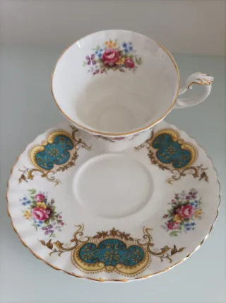 Set di 6 tazze e piatti Royal Albert in porcellana