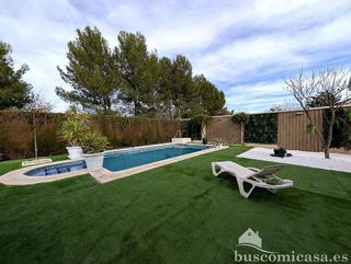 Chalet en venta en Linares