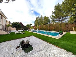 Chalet en venta en Linares