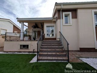 Chalet en venta en Linares