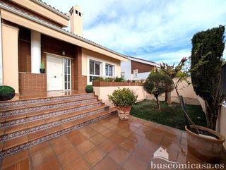 Chalet en venta en Linares