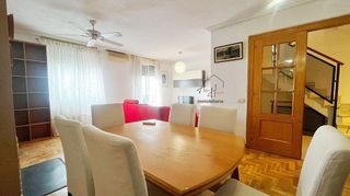 Casa adosada en venta en Villares de la Reina