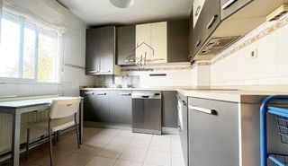 Casa adosada en venta en Villares de la Reina