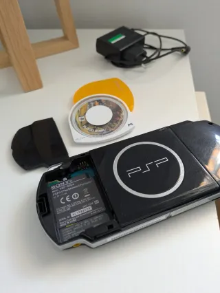 Console Sony PSP Nera + Gioco Blood Bowl