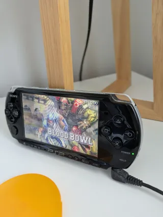 Console Sony PSP Nera + Gioco Blood Bowl