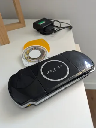 Console Sony PSP Nera + Gioco Blood Bowl