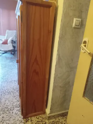 Vetrina in legno e vetro