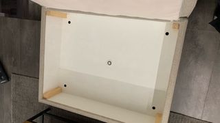 Reposapiés con almacenaje tipo Kivik