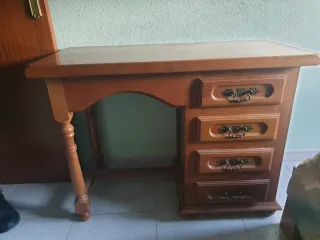Scrivania in legno massello con cassetti + sedia