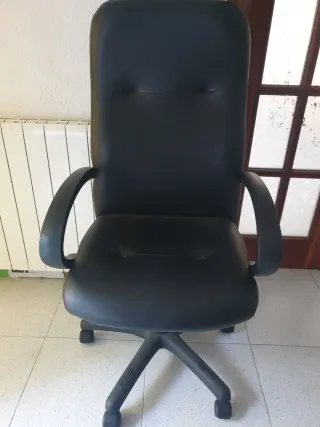 Scrivania in legno massello con cassetti + sedia