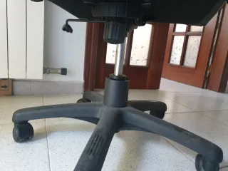 Scrivania in legno massello con cassetti + sedia