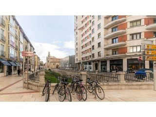 Piso en venta en Plaza España - Villa Pilar - Reyes Católicos - Vadillos en Burgos