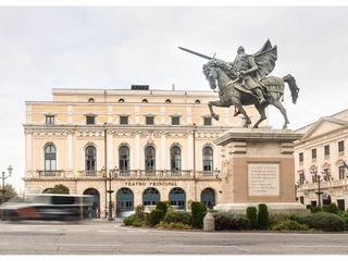 Piso en venta en Plaza España - Villa Pilar - Reyes Católicos - Vadillos en Burgos