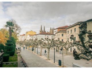 Piso en venta en Plaza España - Villa Pilar - Reyes Católicos - Vadillos en Burgos