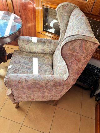 Sillón orejero estampado