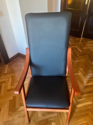 Sillón de salón madera y polipiel