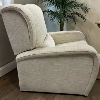 Sillón reclinable de tela beige