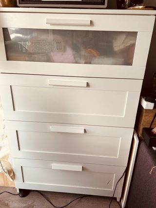 Cómoda 4 cajones y 1 cristal