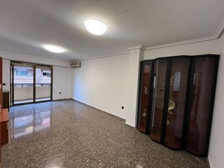 Piso en venta en Zona Avenida al Vedat en Torrent