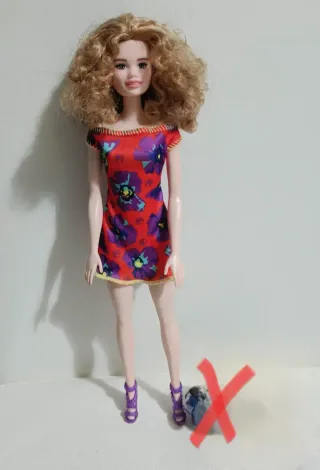 Barbie Fashionista 2019 con outfit completo originale