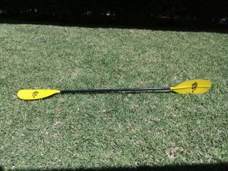 Piragua de fibra de vidrio con asas