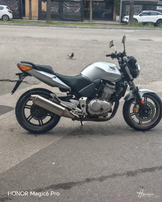 Honda CB500 Naked 1350€